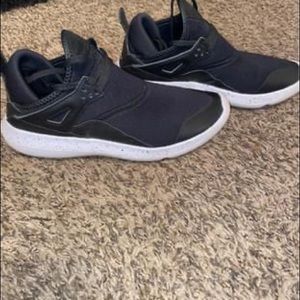 Jordan 6y shoes asking $60